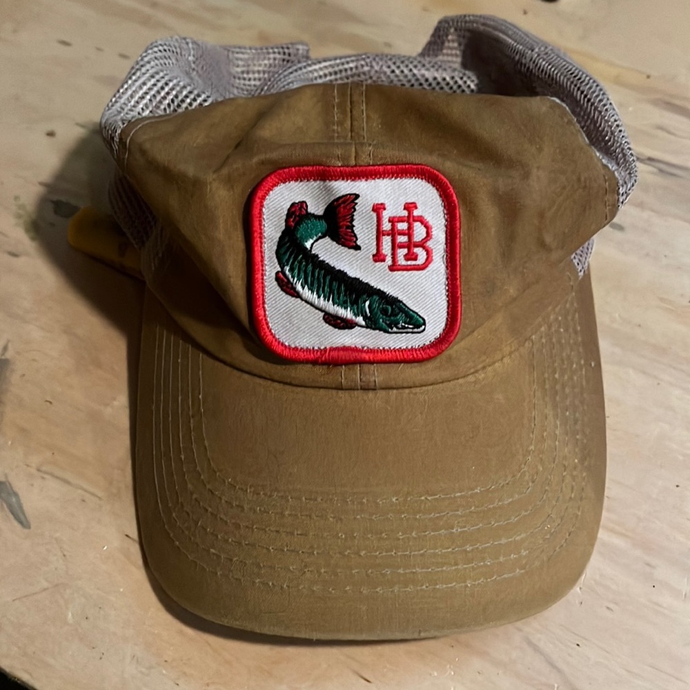 Howler Brothers rare pike/musky hat. Preowned good condition, no issues.